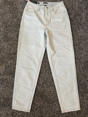 High-Rise Light washed Mom Jeans